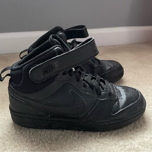 Boys Nike Borough black sneakers